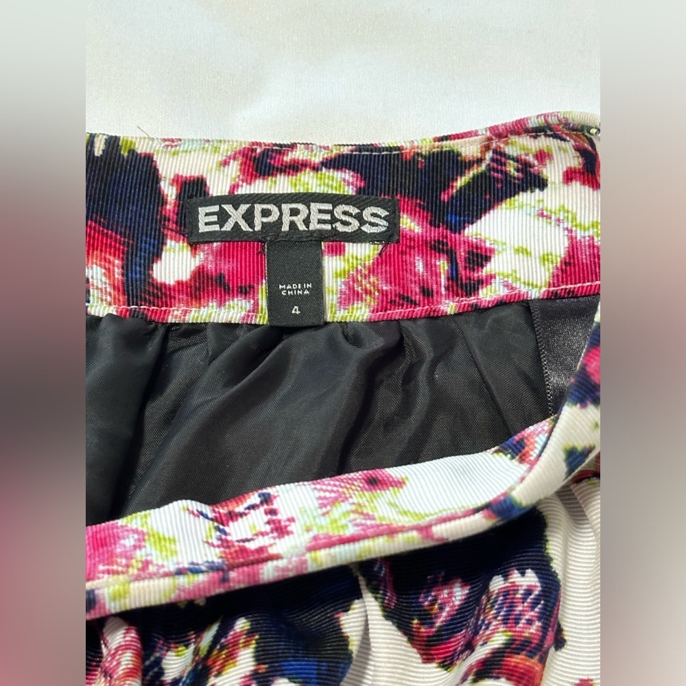 Express A-Line Pleated Floral Skirt-Size 4 - Picture 8 of 8